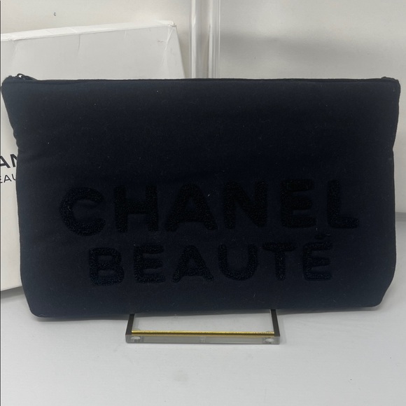 CHANEL Beauté Black Cosmetic Pouch - Picture 2 of 11